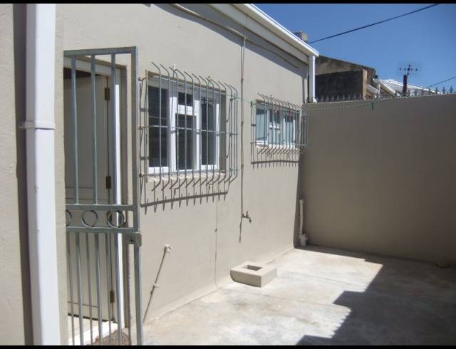 2 bed property to rent in OBSERVATORY