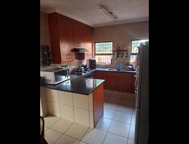 3 BEDROOM PROPERTY TO RENT IN WILLOW PARK MANOR